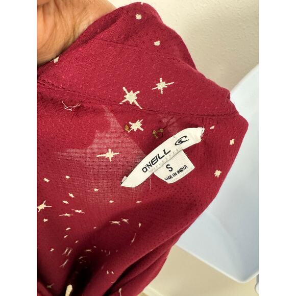 O’Neill Red Star Print Oversized Button Down Shirt Size Small - Picture 4 of 4